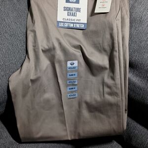 Dockers Lux Cotton Signature Classic pleated Tan Khaki Pants Size 42x32 NWT NEW